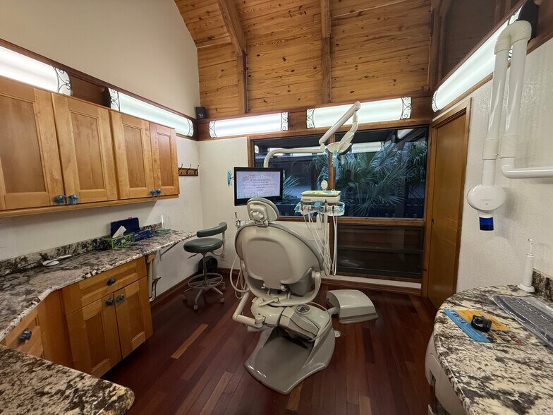 More Photos Of 8200 W Sunrise Blvd, Plantation Office For Sale