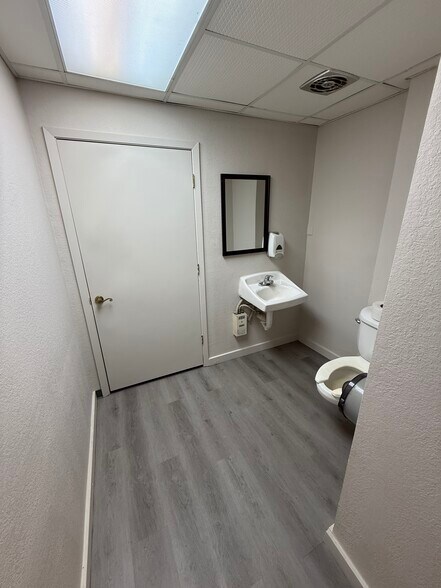 More Photos Of 5450 Avenue A, Beaumont Warehouse For Sale