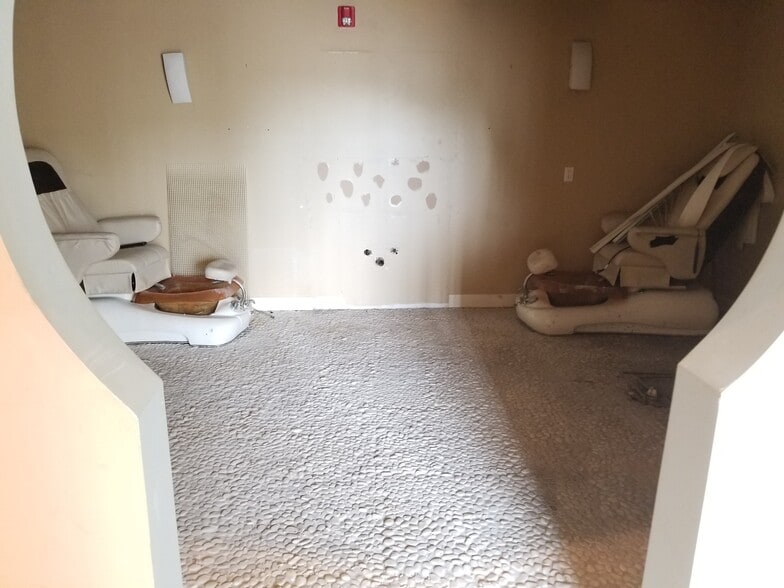 More Photos Of 574 Washington St, Easton Freestanding For Lease