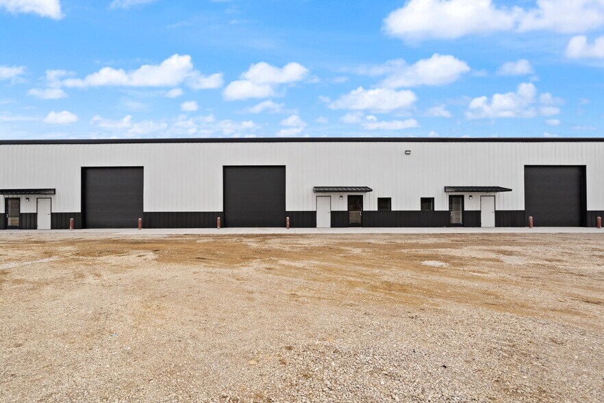 More Photos Of 331 1st Avenue, Shepherdsville Warehouse For Lease