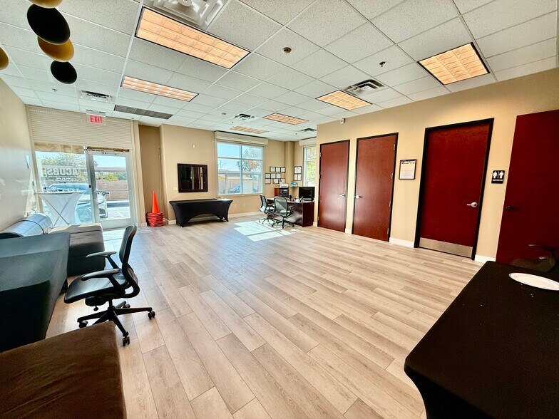 More Photos Of 15255 N 40th St, Phoenix Office For Sale