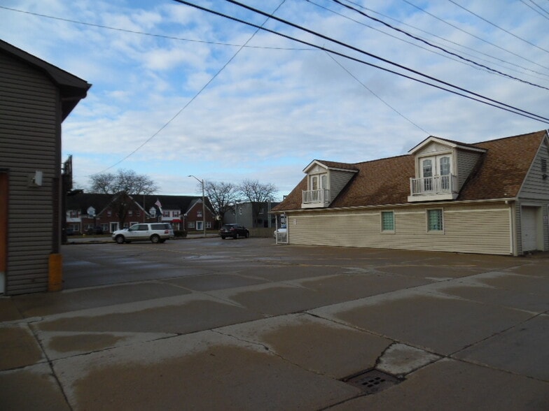 More Photos Of 1122-1128 Eureka Rd, Wyandotte Storefront Retail Office For Sale