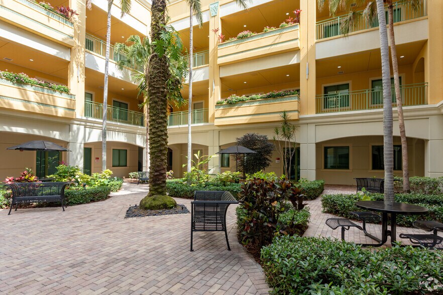 More Photos Of 950 Peninsula Corporate Cir, Boca Raton Office For Lease