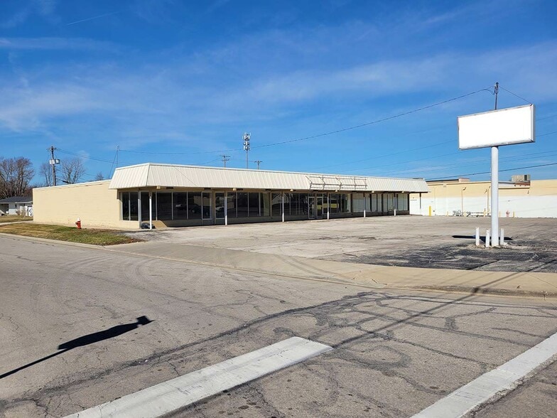 More Photos Of 1121 N Reynolds Rd, Toledo Freestanding For Sale