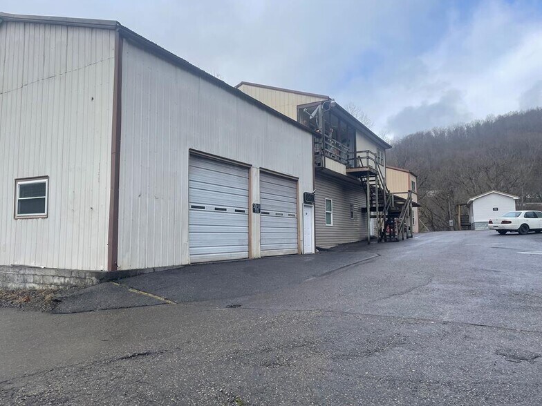 Primary Photo Of 110 Redwood Dr, Raven Industrial For Sale