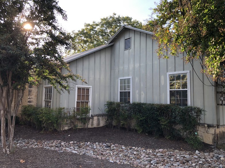 More Photos Of 512 E Blanco St, Boerne Office For Lease