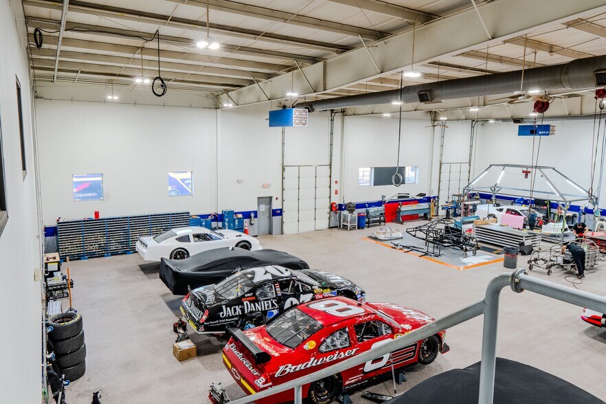 More Photos Of 320 Aviation Dr, Statesville Service For Sale
