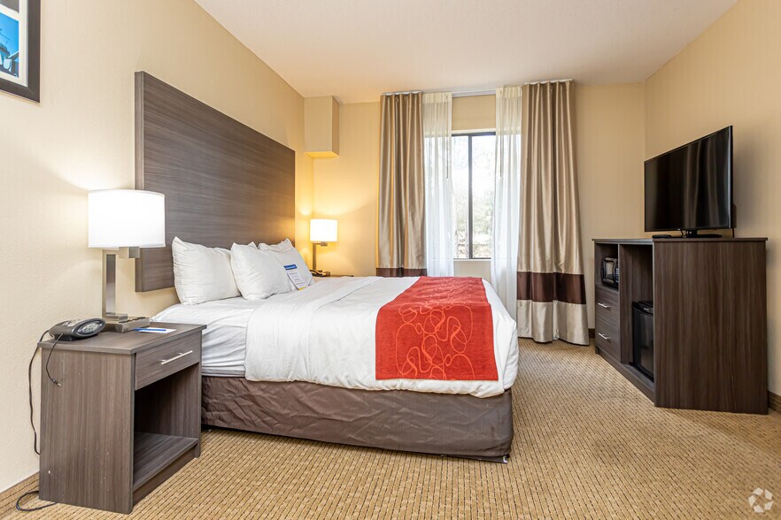 5660 Tillmans Corner Pky, Theodore, AL 36619 Hotel For Sale