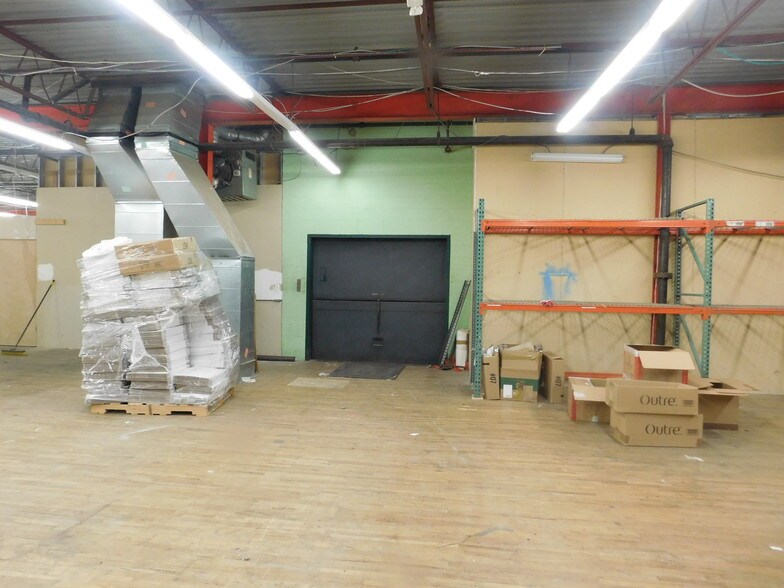More Photos Of 131 Liberty Ave, Mineola Warehouse For Sale