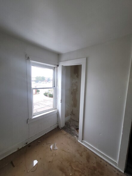 More Photos Of 1823 W 8th St, Muncie Multifamily For Sale