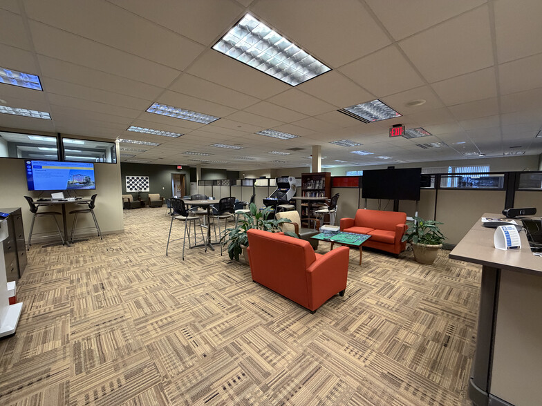 More Photos Of 985 Gezon Pky SW, Grand Rapids Office For Lease