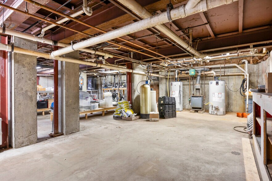 More Photos Of 1975 Central Ave, Albany Restaurant For Sale