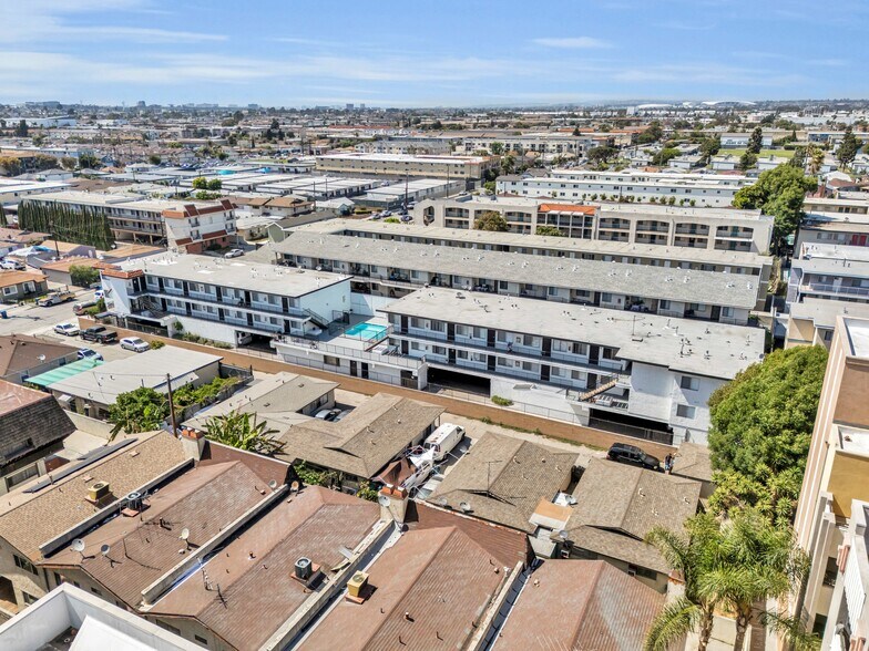 More Photos Of 14110 Yukon Ave, Hawthorne Apartments For Sale