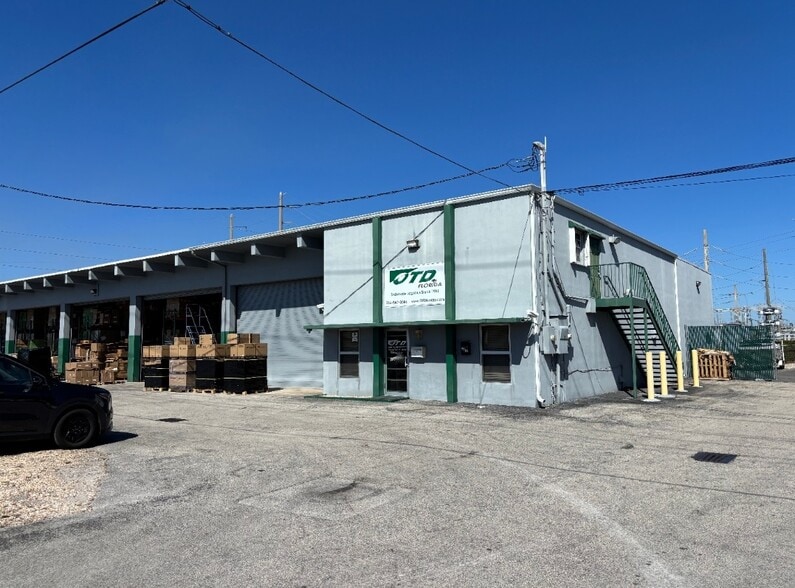 More Photos Of 3600 NE 5th Ave, Oakland Park Truck Terminal For Lease