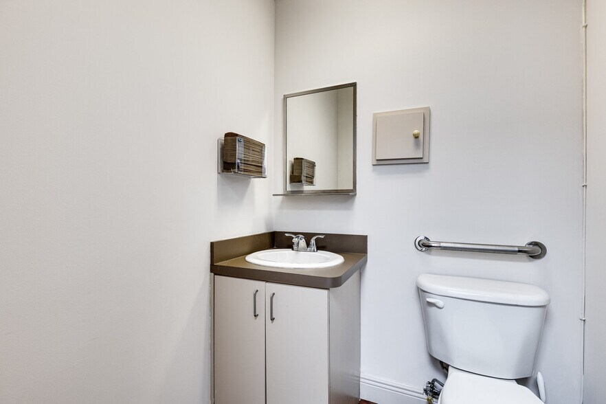 More Photos Of 7421 N University Dr, Tamarac Medical For Sale