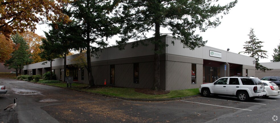 More Photos Of 7920-8020 SW Cirrus Dr, Beaverton Light Manufacturing For Lease