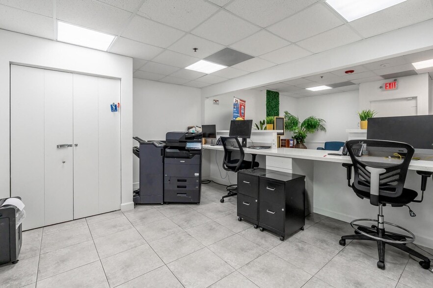 More Photos Of 12550 Biscayne Blvd, North Miami Medical For Lease