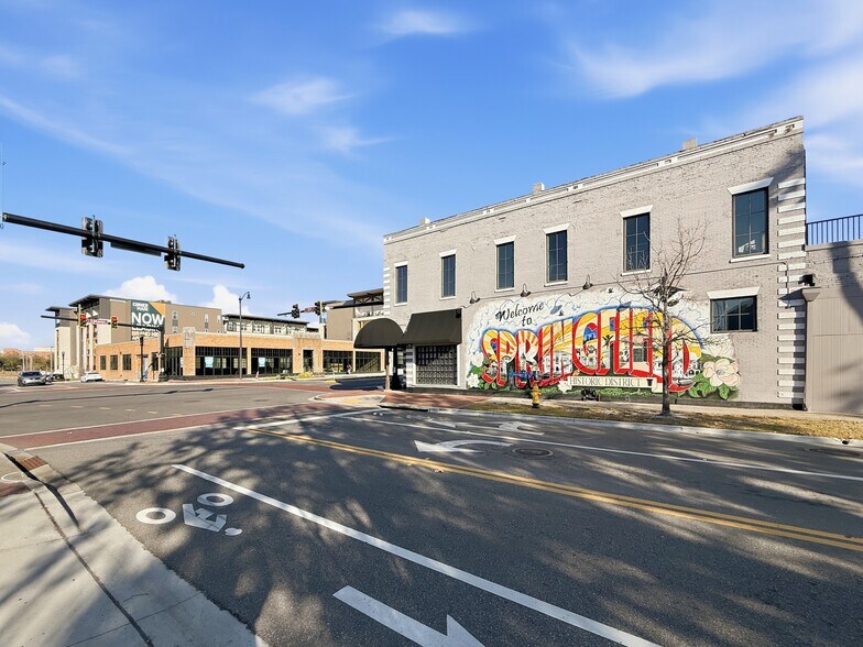 More Photos Of 1100 N Main St, Jacksonville Freestanding For Lease