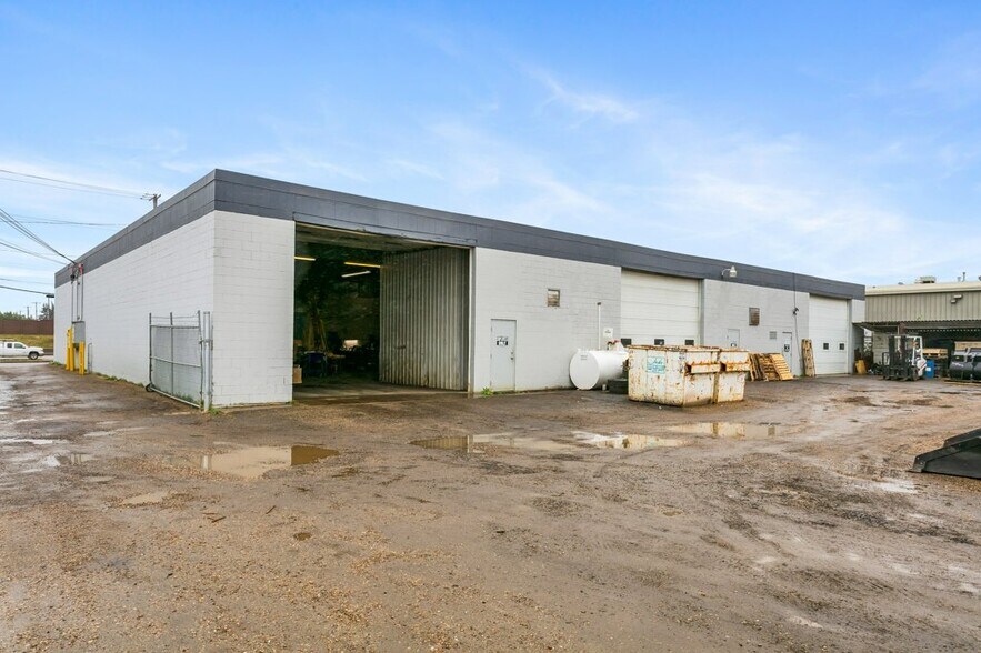 More Photos Of 7912 Yellowhead Trl NW, Edmonton Service For Lease