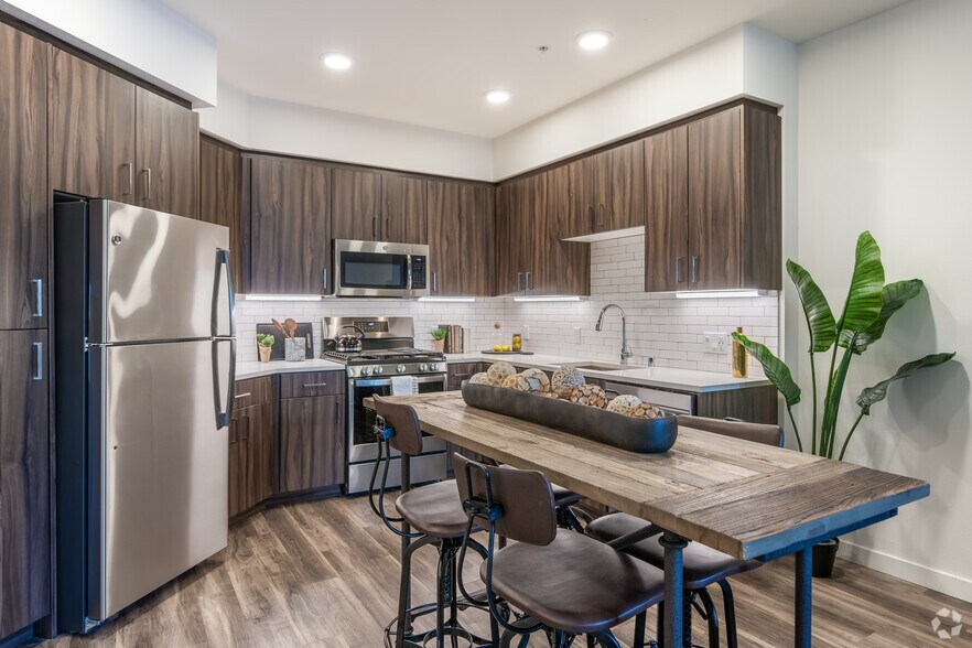 More Photos Of 3093 Broadway, Oakland Apartments For Lease