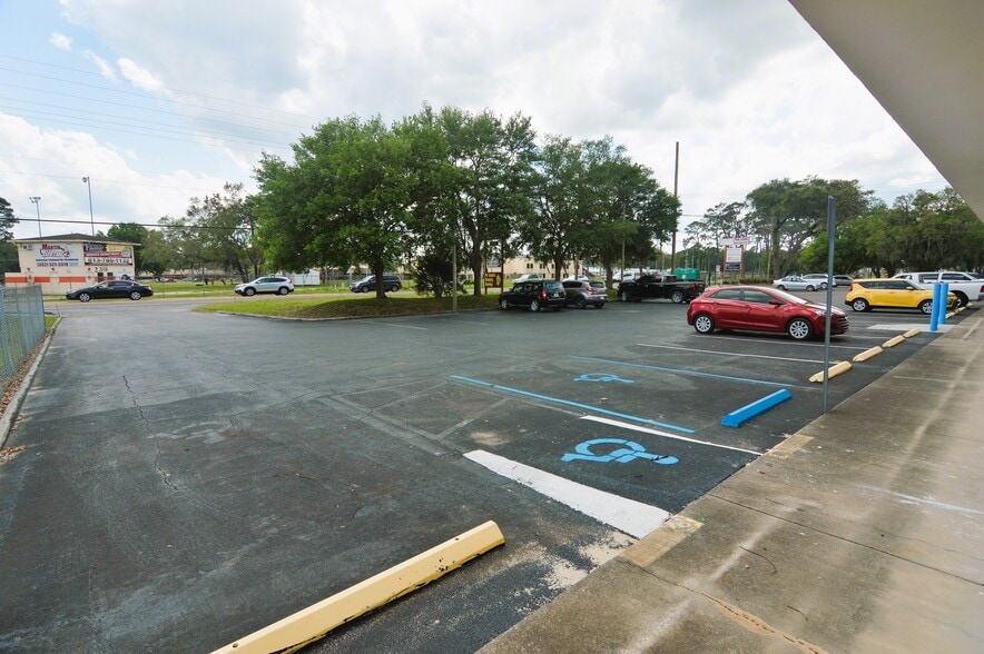 More Photos Of 38449-38453 County Road 54, Zephyrhills Freestanding For Lease
