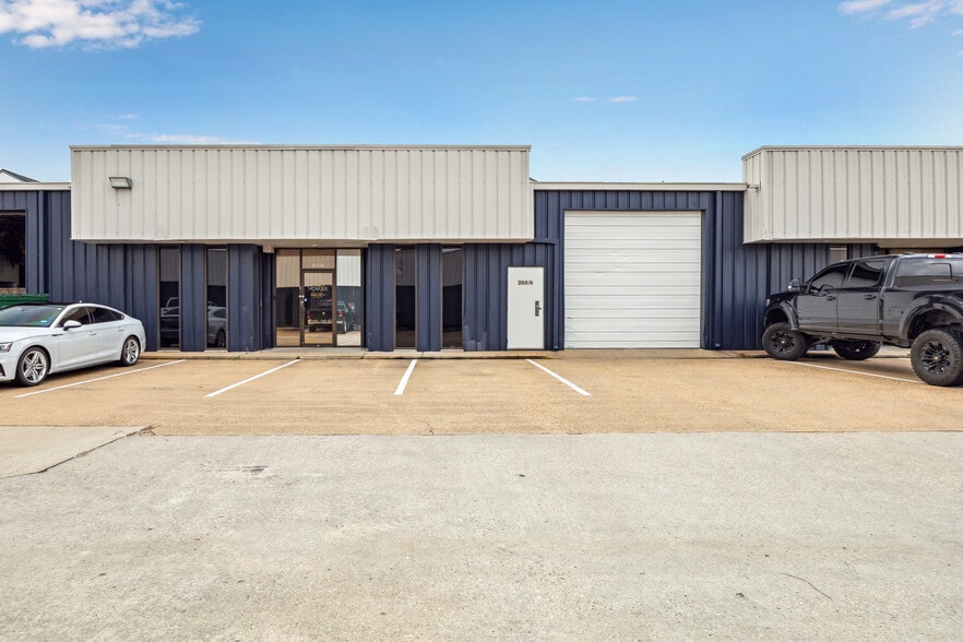 More Photos Of 1330 Sherwood Forest St, Houston Warehouse For Lease