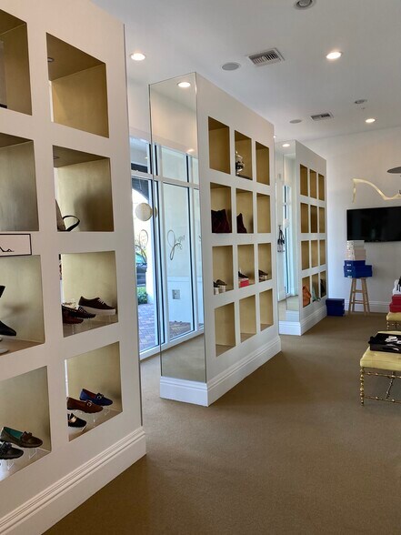 More Photos Of 104 SE 1st Ave, Delray Beach Office Residential For Lease