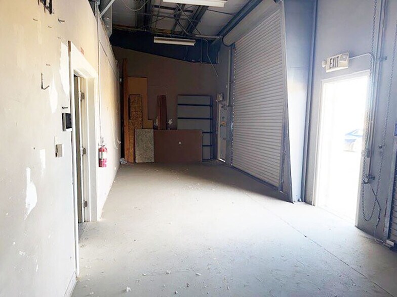 More Photos Of 77980 Wildcat Dr, Palm Desert Warehouse For Lease