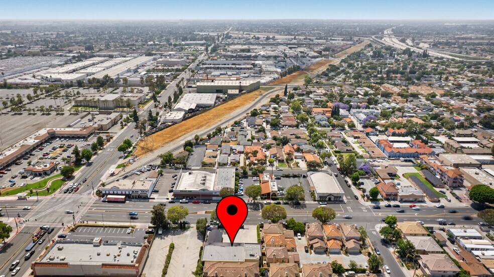 More Photos Of 14128 Paramount Blvd, Paramount Warehouse For Sale