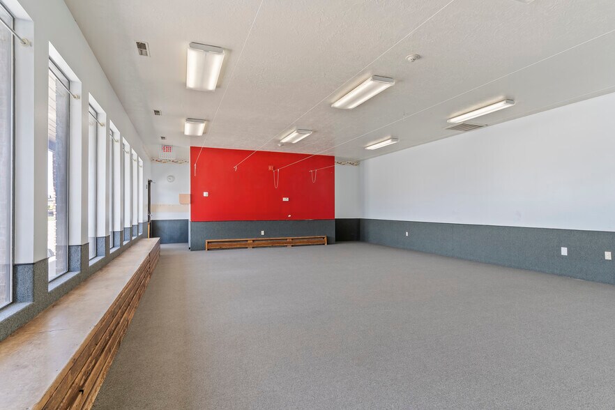 More Photos Of 2182 N Hill Field Rd, Layton Storefront Retail Office For Lease