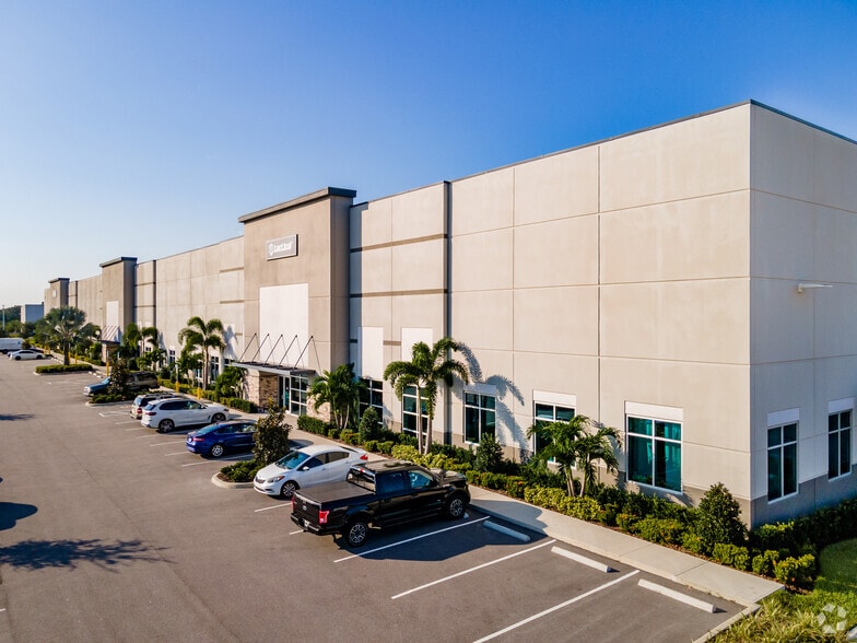 More Photos Of 3145 Lakewood Ranch Blvd, Bradenton Warehouse For Lease