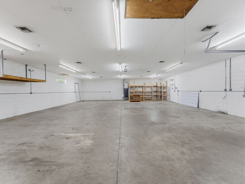 More Photos Of 3347 SW 7th St, Ocala Distribution For Sale