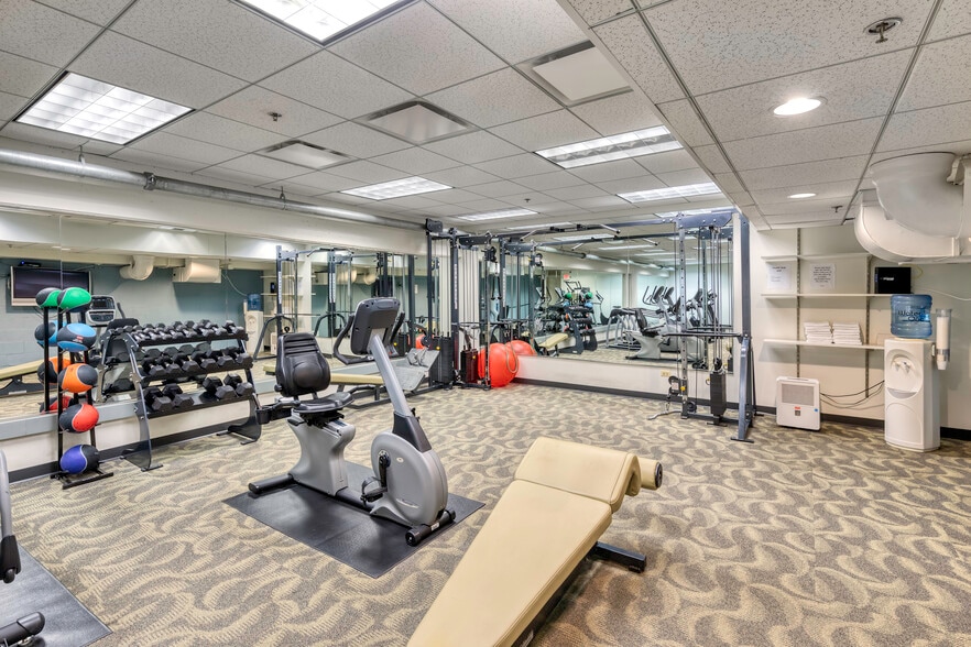 More Photos Of 25 NW Point Blvd, Elk Grove Village Office For Lease