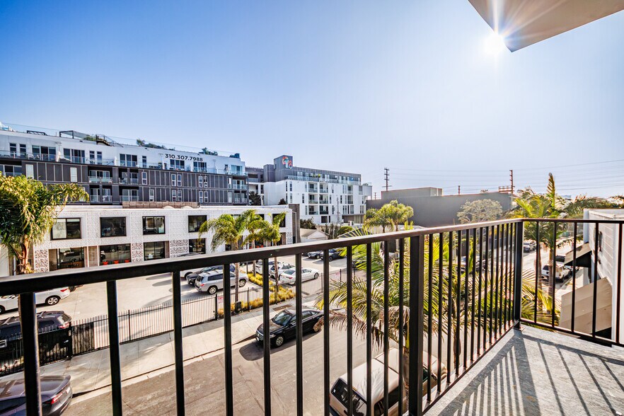 More Photos Of 13461 Beach Ave, Marina Del Rey Multifamily For Sale