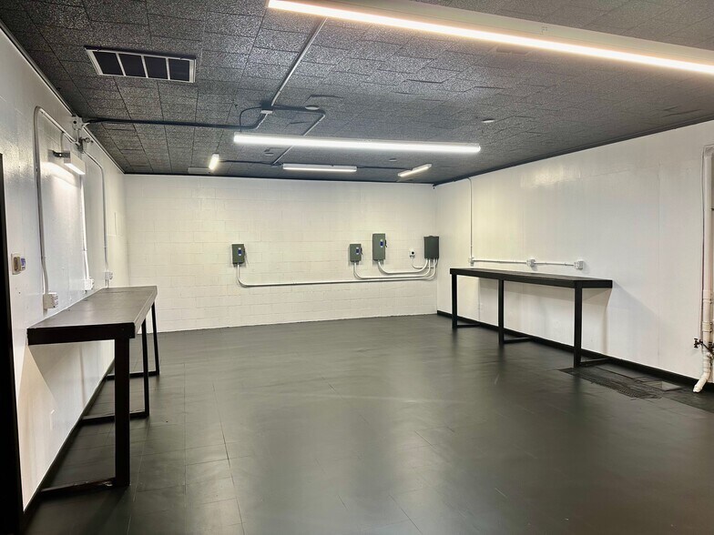 More Photos Of 210 Gravel St, Seguin Warehouse For Lease