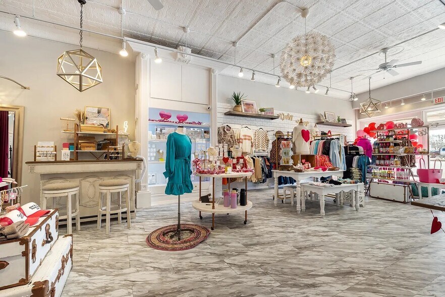 More Photos Of 506 Flynn St, Alva Storefront Retail Residential For Sale