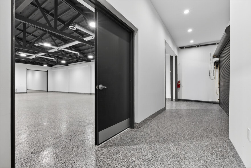 More Photos Of 703 S Main St, Burbank Showroom For Sale