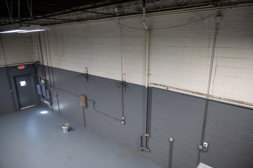 More Photos Of 4135 W 123rd St, Alsip Warehouse For Lease