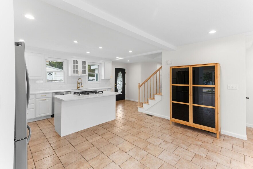 More Photos Of 280 Washington St, North Easton Flex For Sale