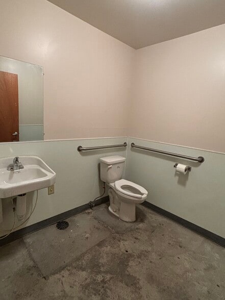 More Photos Of 1403 S Osage St, Wichita Warehouse For Lease