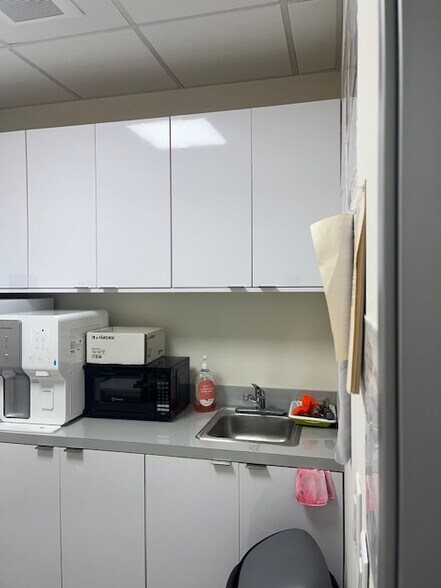 More Photos Of 3000 W Olympic Blvd, Los Angeles Medical For Lease