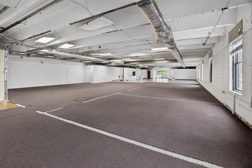 More Photos Of 8300 Merrifield Ave, Fairfax Light Distribution For Sale