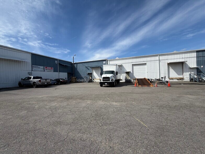 More Photos Of 5595 Raby Rd, Norfolk Warehouse For Lease