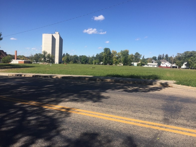 More Photos Of 1001 2nd St SE, Minot Land For Sale