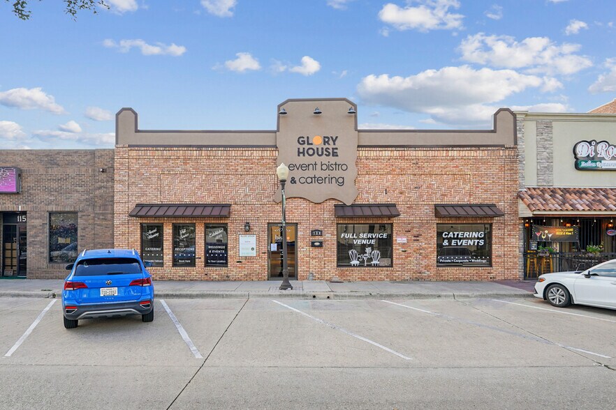 More Photos Of 109-111 S Main St, Irving Restaurant For Sale