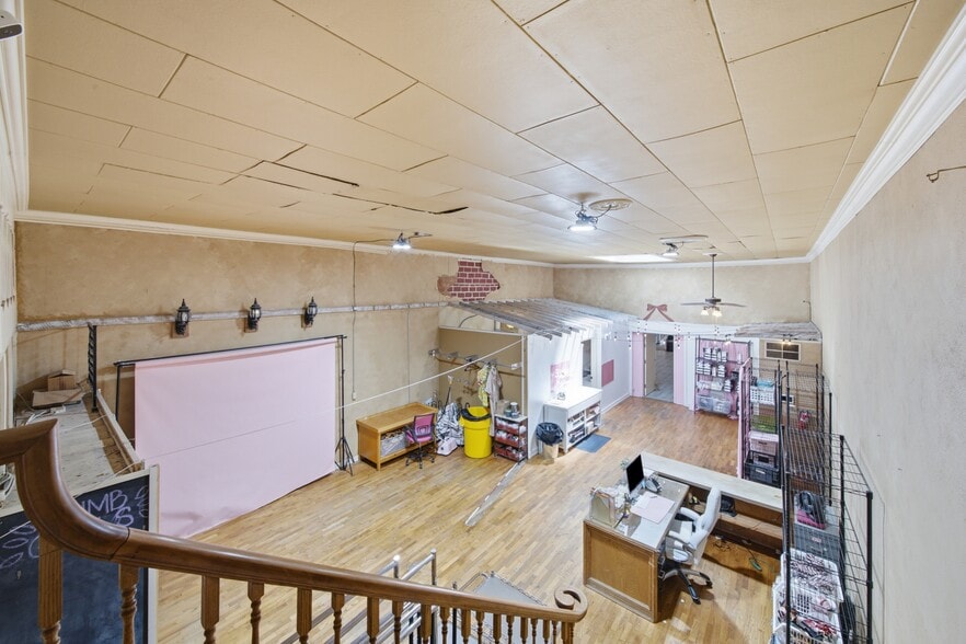 More Photos Of 122 N Main St, Sand Springs Storefront For Sale