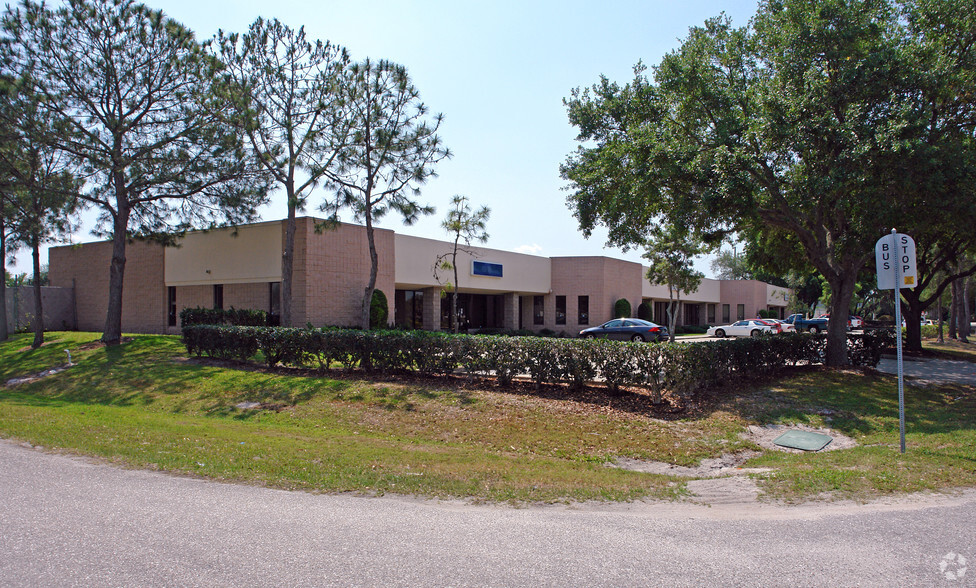 Primary Photo Of 567-585 Interstate Blvd, Sarasota Showroom For Lease