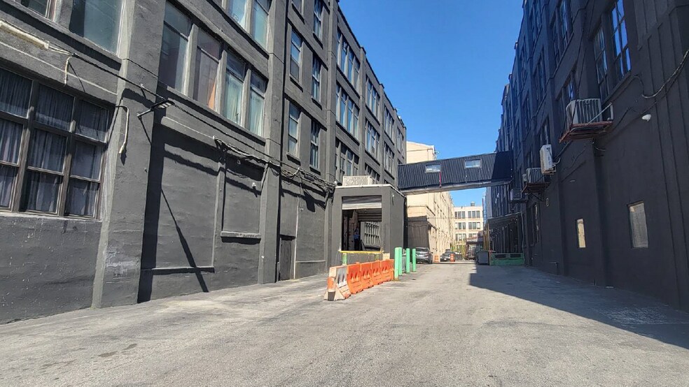More Photos Of 47-61 Pearson Pl, Long Island City Warehouse For Lease