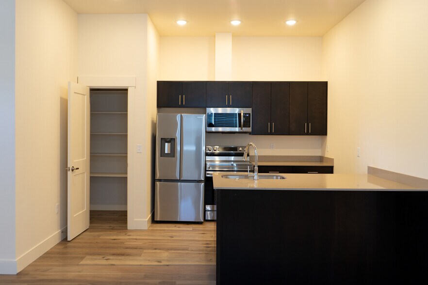 More Photos Of 327 S Idaho St, Portland Multifamily For Sale