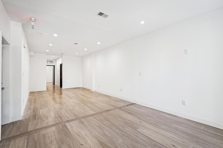 More Photos Of 1802 11th St NW, Washington Office For Lease